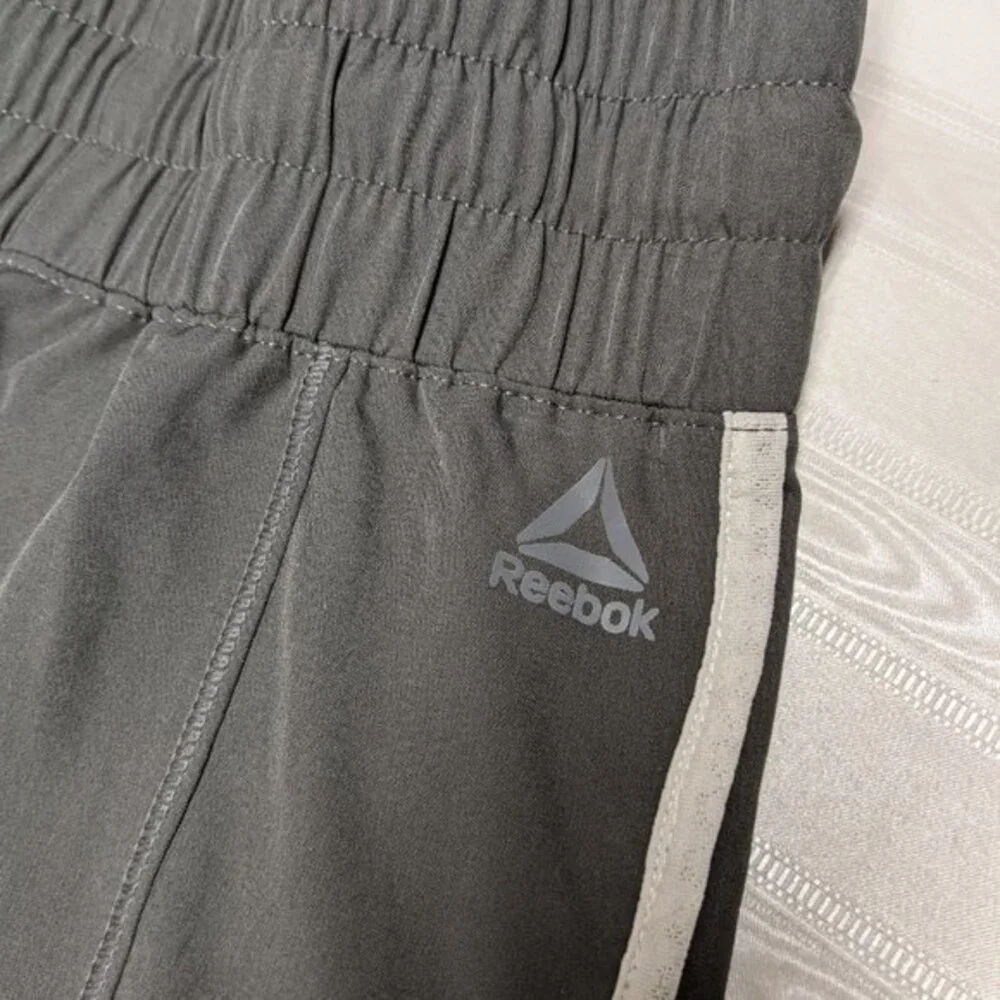 Reebok Athletic Shorts Women XXL Elastic Waist Zip Pocket Running Gray XX-Large